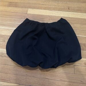 Chic Black bubble skirt with side zip